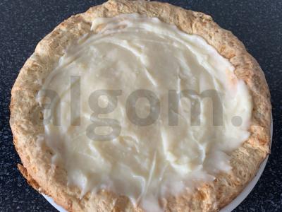 Pyragas su varškės sūriu ir kremu pagrindine nuotrauka