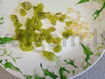 Kepti kiaulienos šonkauliai su kivio marinatų ir kinoja garnyru Žingsnis 2