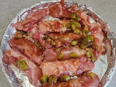 Kepti kiaulienos šonkauliai su kivio marinatų ir kinoja garnyru Žingsnis 5