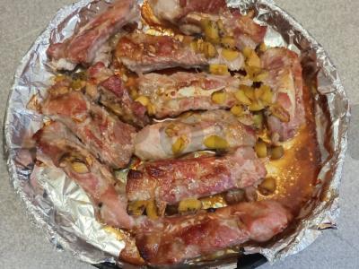 Kepti kiaulienos šonkauliai su kivio marinatų ir kinoja garnyru Žingsnis 6