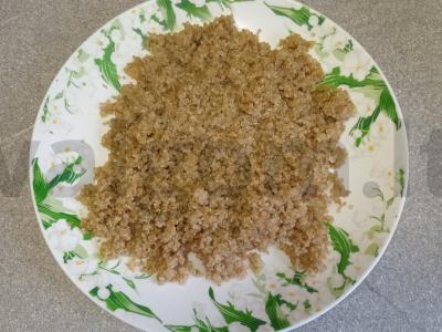 Kepti kiaulienos šonkauliai su kivio marinatų ir kinoja garnyru Žingsnis 7