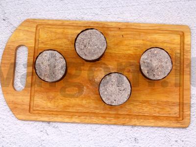 Šokoladiniame apvalkale ledai su sausainiais ir pušų riešutais Žingsnis 7