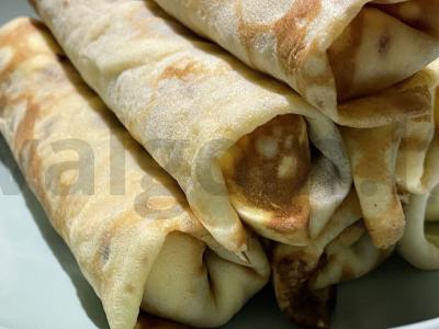 Blynai su varške ir cukraus pudra pagrindine nuotrauka