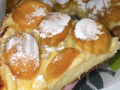 Abrikosų pyragas pagrindine nuotrauka