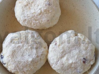 Sūrio blynai su džiovintomis spanguolėmis Žingsnis 9