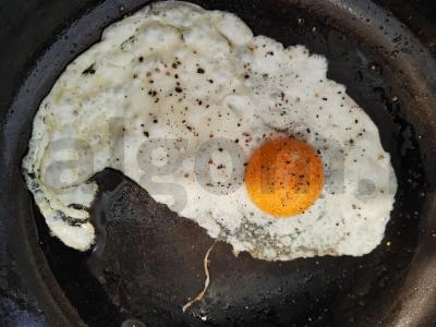 Tostai su vištiena ir kiaušiniu pusryčiams Žingsnis 3