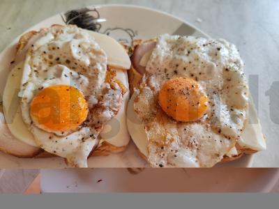 Tostai su vištiena ir kiaušiniu pusryčiams Žingsnis 6