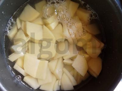 Bulvės pomidorų ir sojų padaže Žingsnis 8