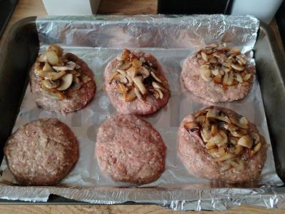 Jautienos kotletas su grybais po sūriu Žingsnis 4