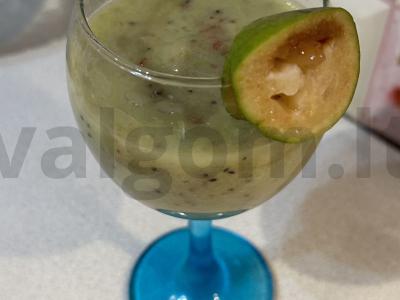 Kivi pieno kokteilis pagrindine nuotrauka