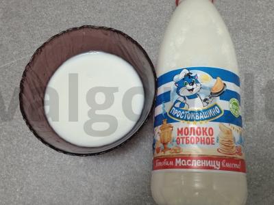 Pieninė ryžių košė su kokosų aliejumi, džiovintomis spanguolėmis, razinomis, džiovintomis abrikosais, kiviais ir migdolais Žingsnis 2