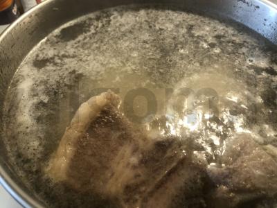 Sultinys iš mėsos ant kaulo ir jautienos šonkaulių Žingsnis 2