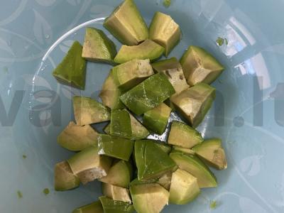 Šiltas salotas su sūriu ir ant grilio keptais vištienos juostelėmis Žingsnis 2