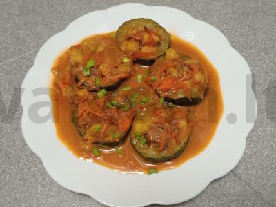 Cukinijos, įdarytos jautienos faršu pagrindine nuotrauka