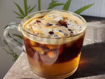 Kava su obuolių sultimis pagrindine nuotrauka