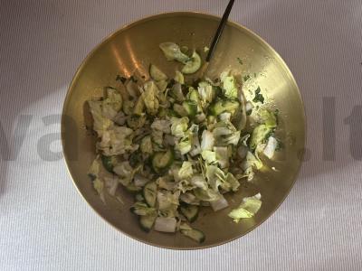 Salotas su silpna sūdyta raudona žuvimi, kiaušiniu ir petražolėmis Žingsnis 4