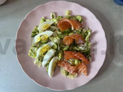 Salotas su silpna sūdyta raudona žuvimi, kiaušiniu ir petražolėmis Žingsnis 5