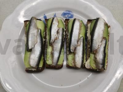 Sumuštiniai su silke ir agurku Žingsnis 3