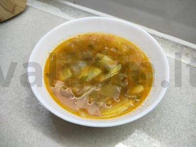 Kopūstų ir salierų sriuba pagrindine nuotrauka