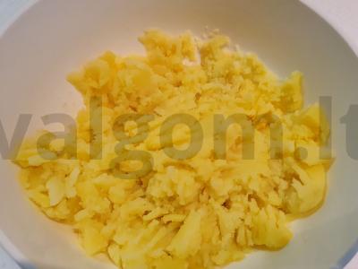 Sotūs bulvių vafliai su bekonu ir kiaušiniu Žingsnis 2