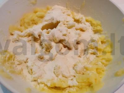 Sotūs bulvių vafliai su bekonu ir kiaušiniu Žingsnis 4