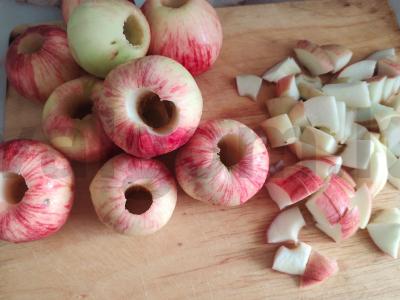 Obuolių šarlotė su cinamonu arbatai Žingsnis 1