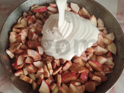 Obuolių šarlotė su cinamonu arbatai Žingsnis 7