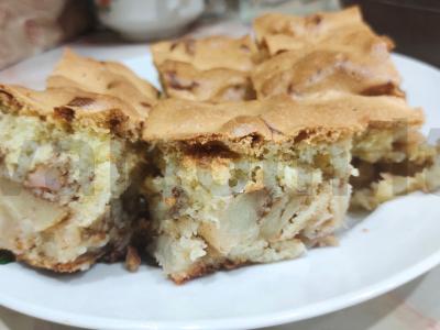 Obuolių šarlotė su cinamonu arbatai pagrindine nuotrauka