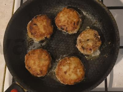 Sultingi mėsos kotletai su plona plutele pagrindine nuotrauka