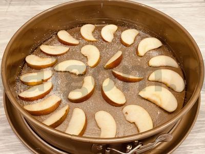 Obuolių šarlotė su vaniliniu cukrumi ir cukraus pudra Žingsnis 5