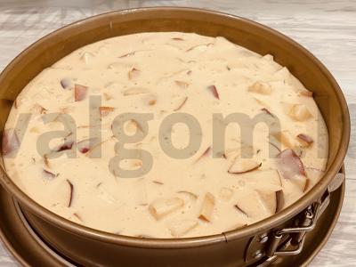 Obuolių šarlotė su vaniliniu cukrumi ir cukraus pudra Žingsnis 6