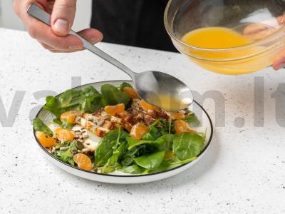 Grilio halumi su mandarinų salotomis ir apelsinų padažu Žingsnis 8