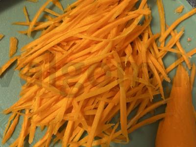 Kumpiai ant morkų ir svogūnų pagalvėlės Žingsnis 3