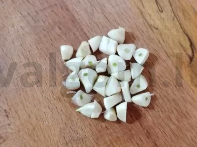 Vištienos sparneliai grietinėlės ir česnako padaže Žingsnis 2