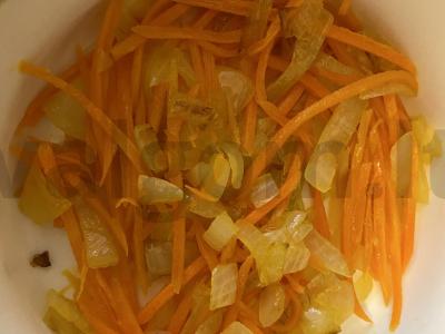 Kumpiai ant morkų ir svogūnų pagalvėlės Žingsnis 5