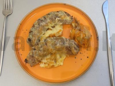 Kumpiai ant morkų ir svogūnų pagalvėlės pagrindine nuotrauka