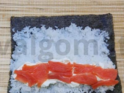 Namų ritinėliai su upėtakiu ir marinuotais imbierais Žingsnis 10