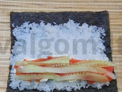 Namų ritinėliai su upėtakiu ir marinuotais imbierais Žingsnis 11