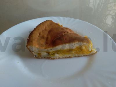 Moliūgų pyragas ant užpildyto tešlos pagrindine nuotrauka