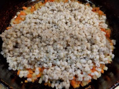 Vegetariška perlų košė su daržovėmis Žingsnis 4