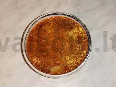 Menkių sriuba su Tom Yum makaronais pagrindine nuotrauka