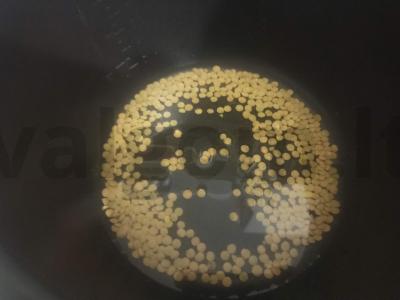 Salotos su žaliaisiais lęšiais, pomidoru ir kiaušiniu Žingsnis 1