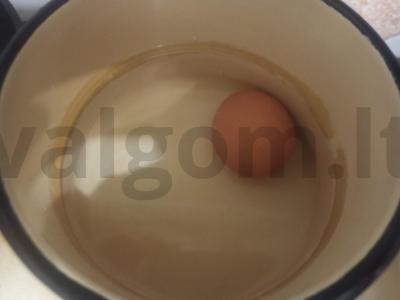 Salotos su žaliaisiais lęšiais, pomidoru ir kiaušiniu Žingsnis 2