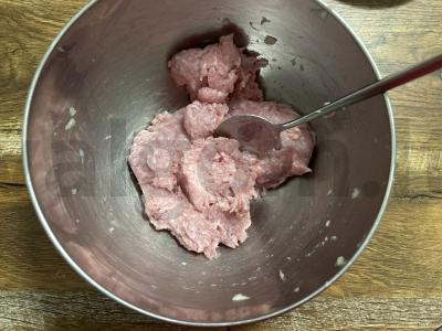 Švelnios triušienos kotletai vaikams Žingsnis 1