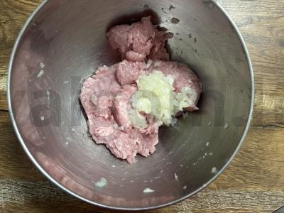 Švelnios triušienos kotletai vaikams Žingsnis 3