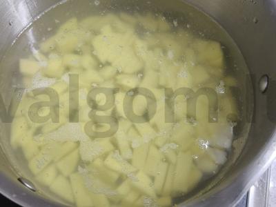 Sriuba su rūkytomis dešromis Žingsnis 1