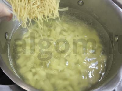 Sriuba su rūkytomis dešromis Žingsnis 5