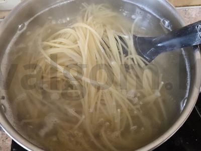 Makaronai su faršu pomidorų padaže Žingsnis 2