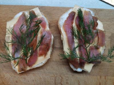 Sumuštiniai su lydytu sūriu ir rūkyta lašiša Žingsnis 4