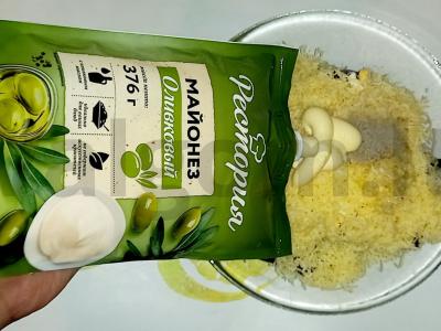 Burokėlių salotos su sūriu, majonezu ir kiaušiniu „Koralo rifas“ Žingsnis 5